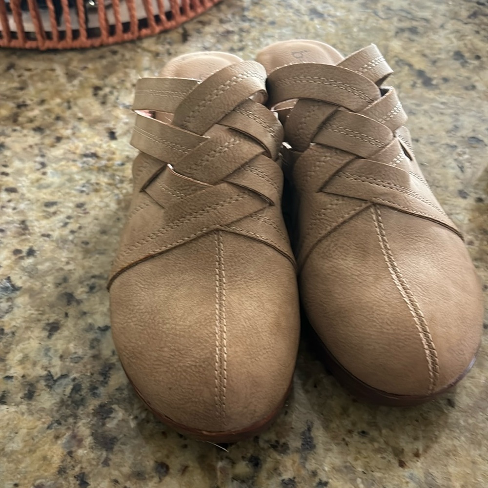 BOC Suede clog size 9
